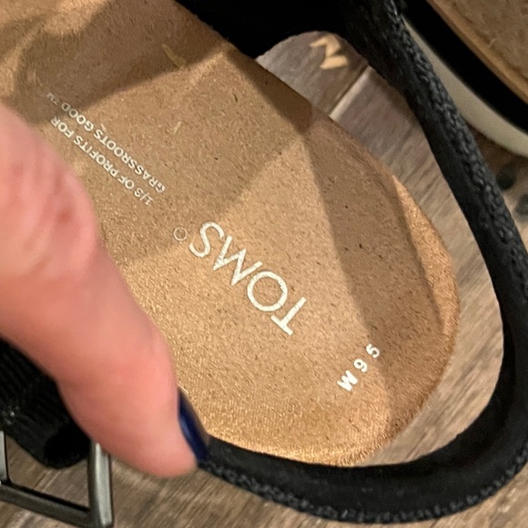 Toms Diana Black Wedge Sandal - Picture 4 of 4